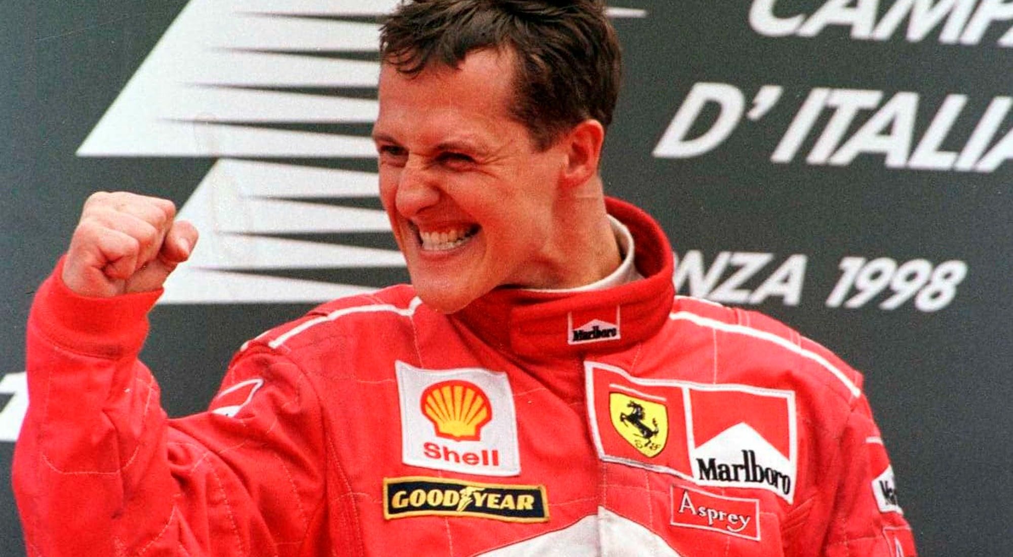 Schumacher sai da cama após 12 anos de recuperação