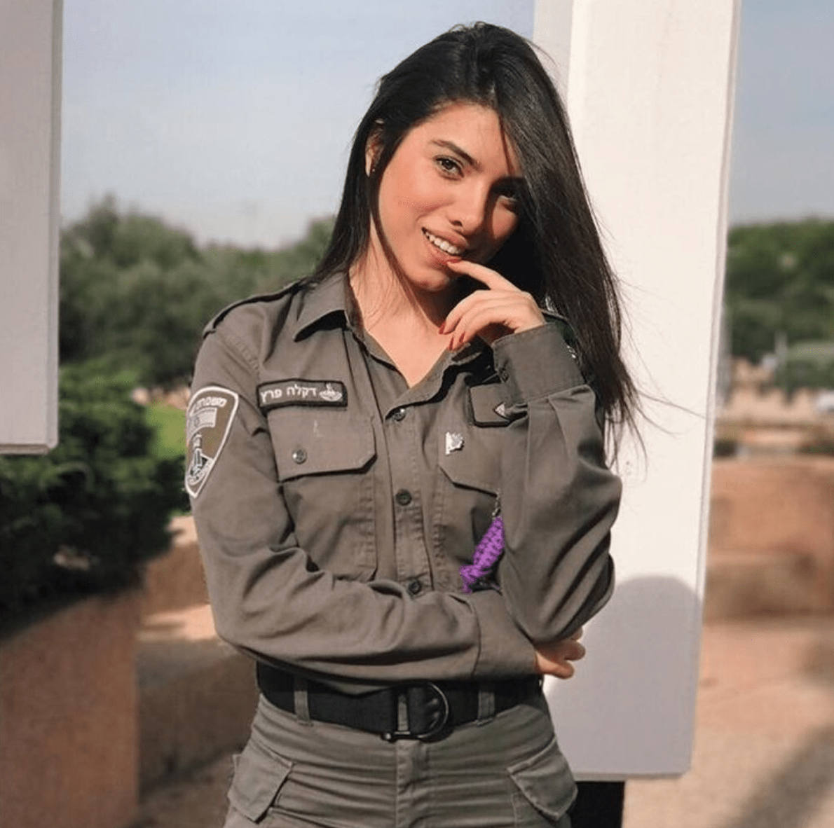 Soldatinnen zeigen ihre beeindruckenden Figuren auf neuen Fotos