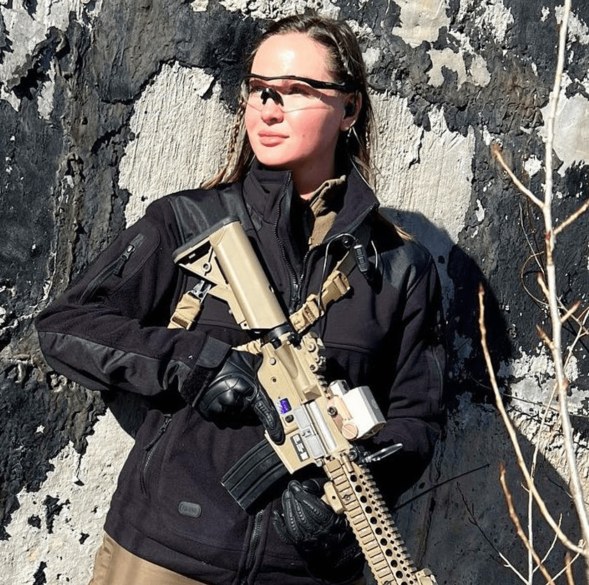 Soldadas exibem suas figuras incríveis em novas fotos